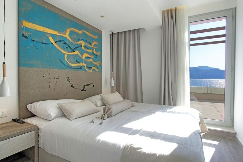 Aparthotel Kalamota Beach House
