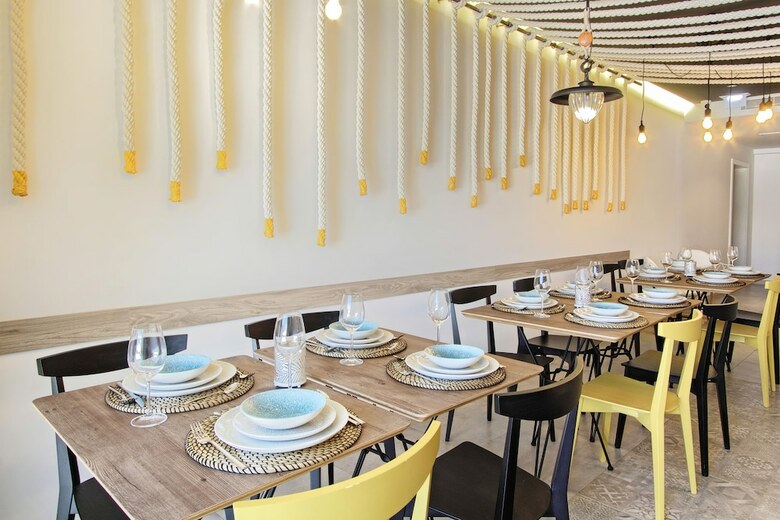 Aparthotel Kalamota Beach House