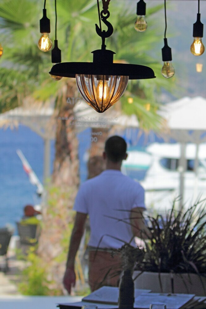 Aparthotel Kalamota Beach House