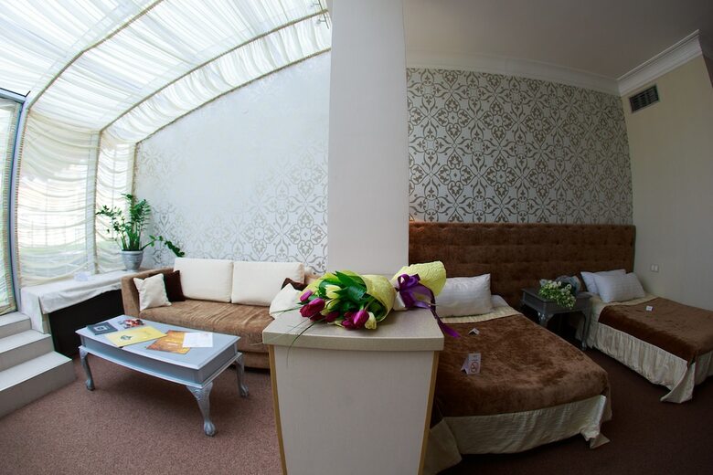 Hotel Lybid Plaza