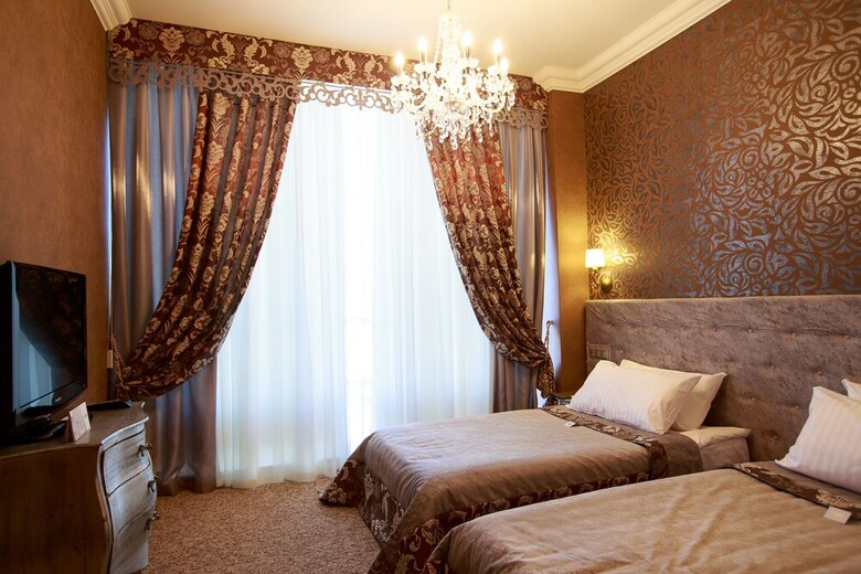 Hotel Lybid Plaza