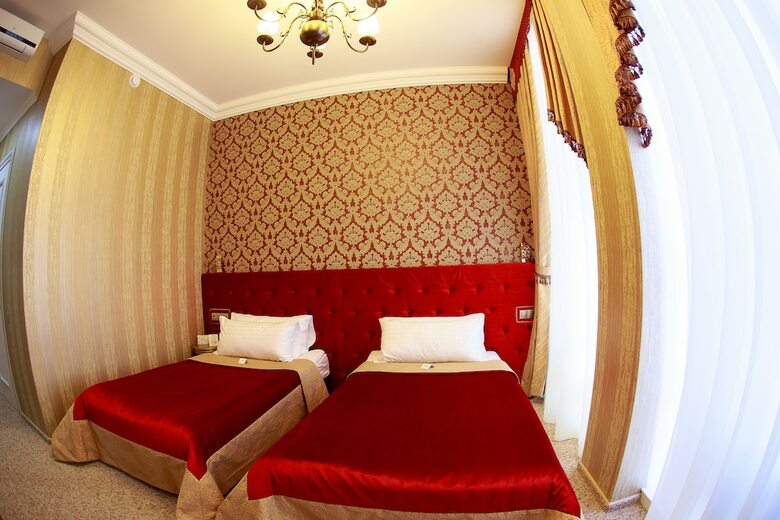 Hotel Lybid Plaza