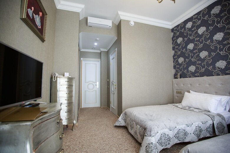 Hotel Lybid Plaza