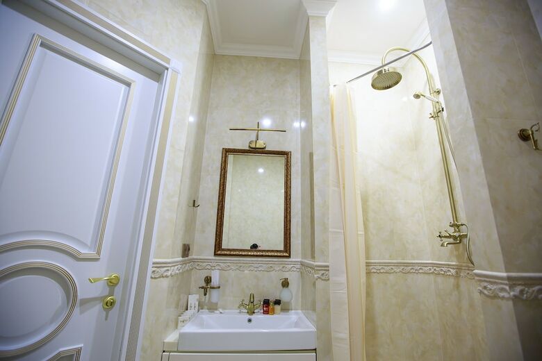 Hotel Lybid Plaza