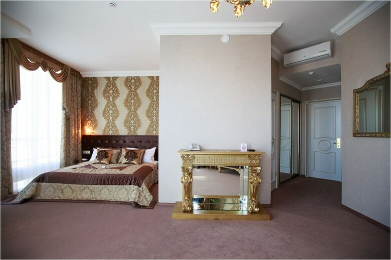 Hotel Lybid Plaza