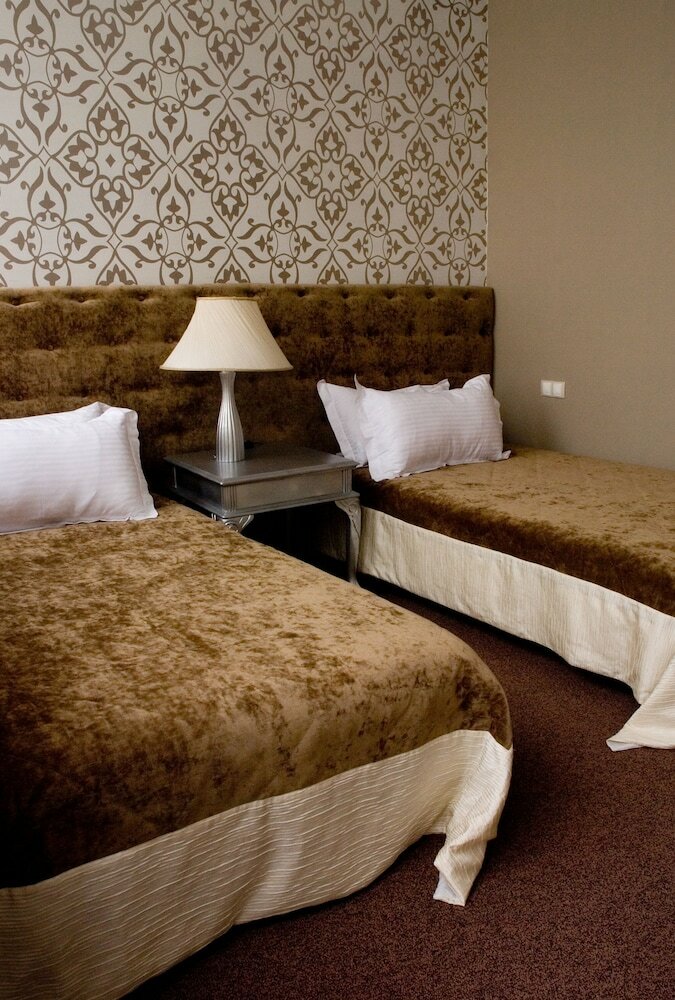 Hotel Lybid Plaza