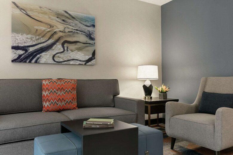 Hotel Embassy Suites By Hilton, Los Angeles - Downey
