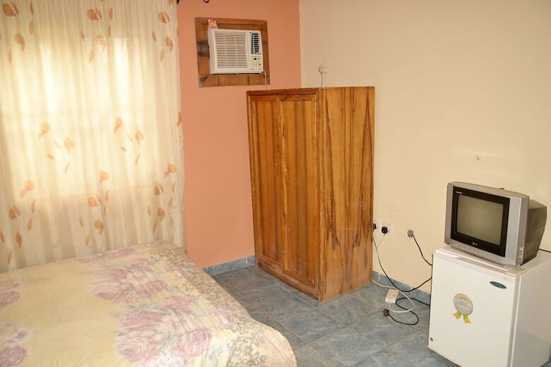 Jokems Airport View Hotel - Adults Only