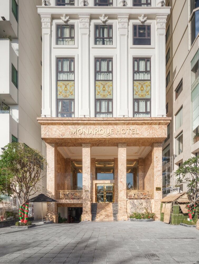 Monarque Hotel