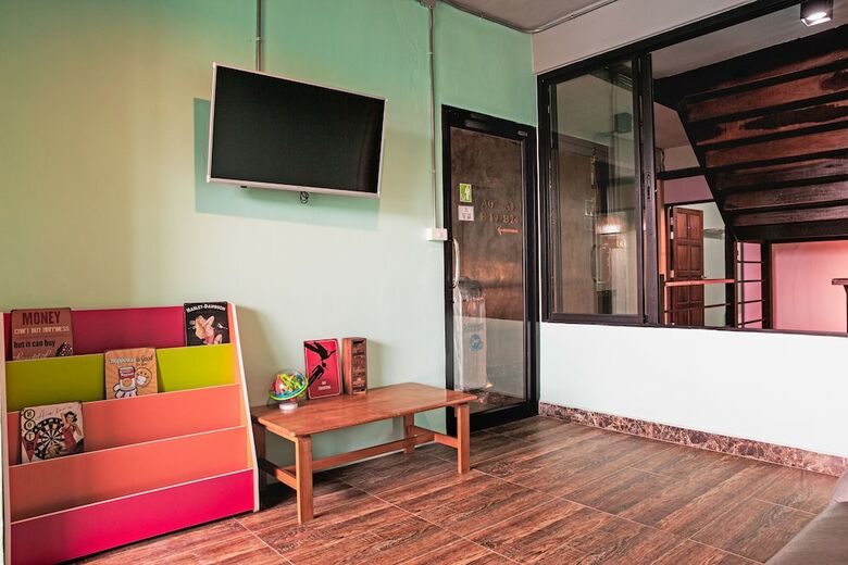 Hostal The Guest Hotel - Hostel