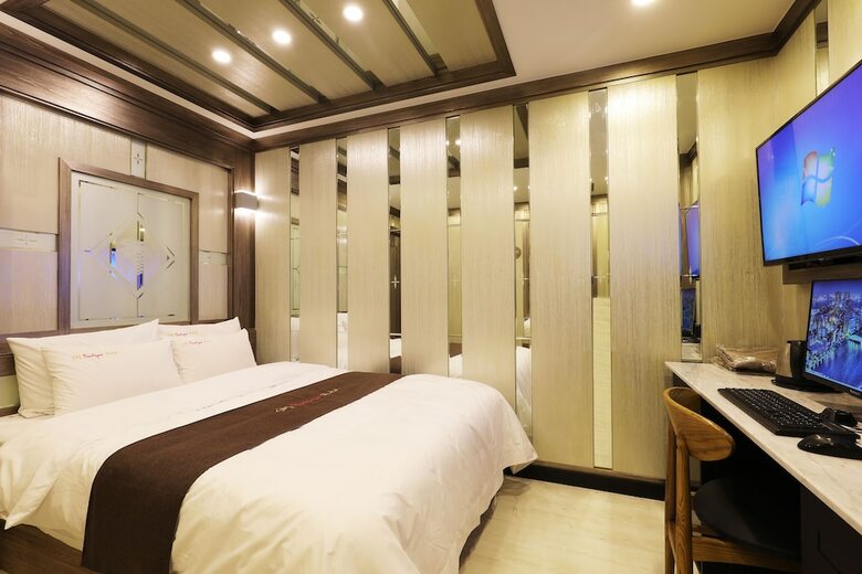 Sm Boutique Hotel