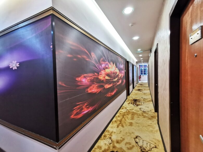 Oyo 89423 Zenz Hotel
