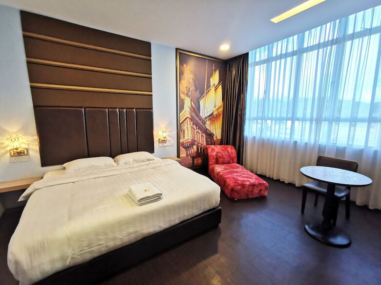 Oyo 89423 Zenz Hotel