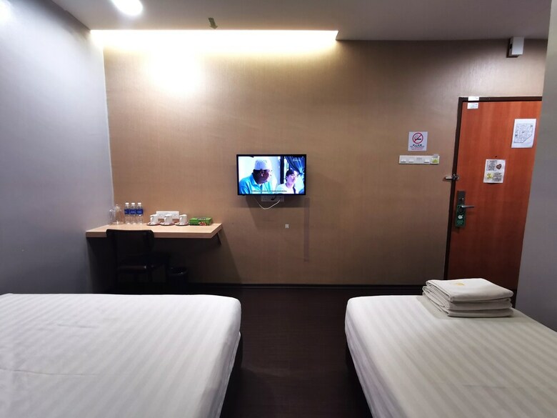 Oyo 89423 Zenz Hotel