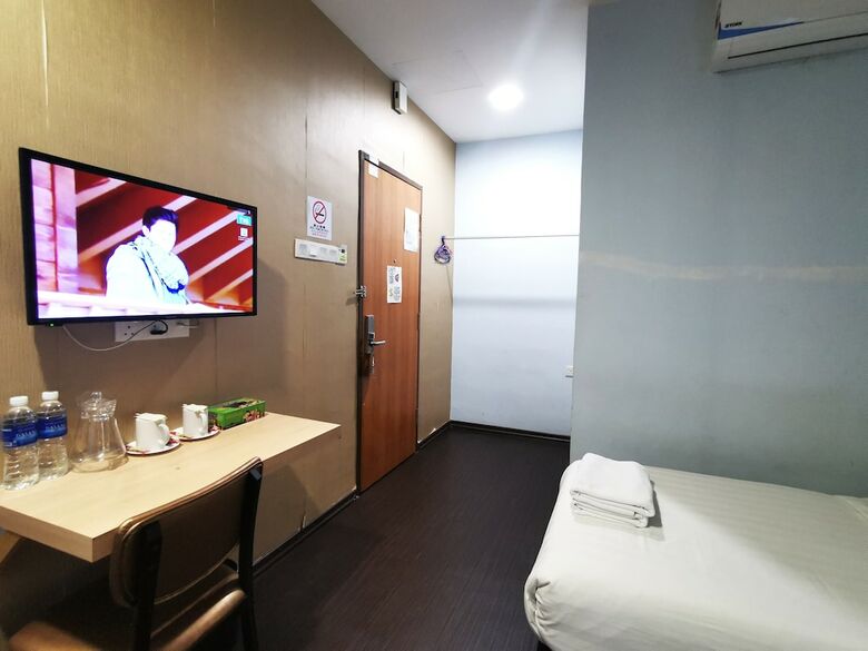 Oyo 89423 Zenz Hotel