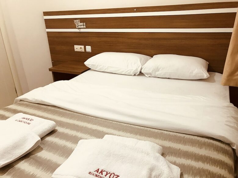 Hotel Akyuz Rooming House