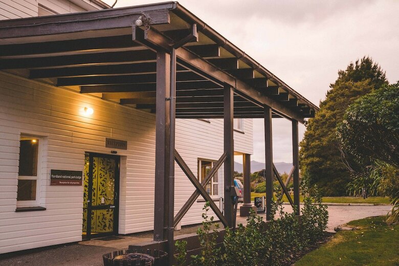 Hostal Fiordland National Park Lodge