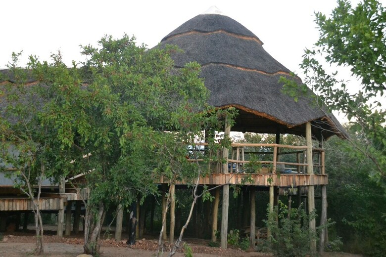 Posada Mabata Makali Lodge & Campsite