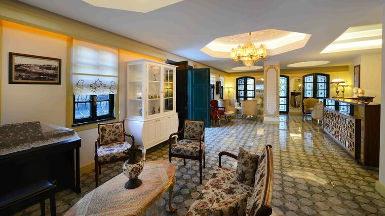 Kalei�i Marina Boutique Hotel