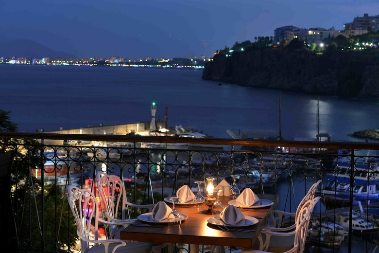 Kalei�i Marina Boutique Hotel