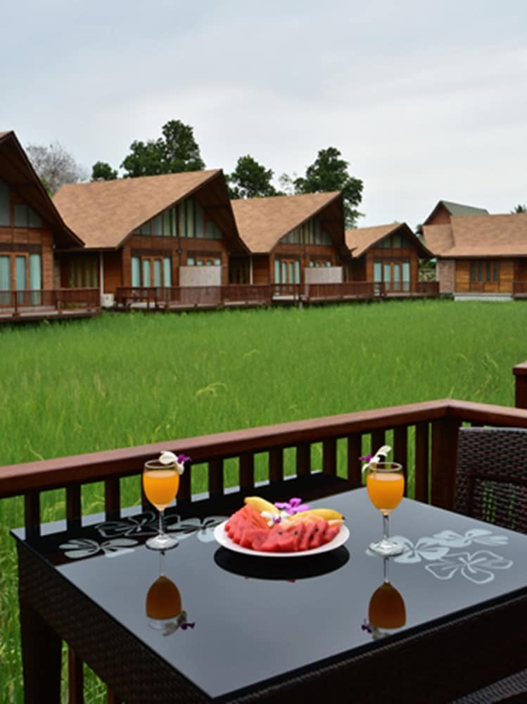 Hotel Rice Farm Villa Suratthani