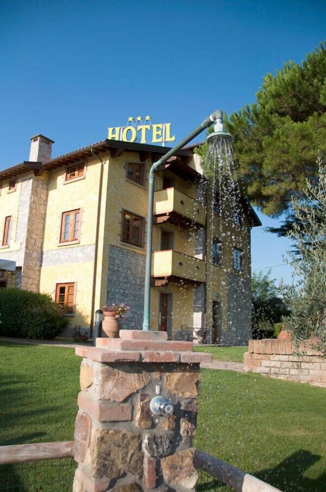 Tenuta La Lupa Country Hotel