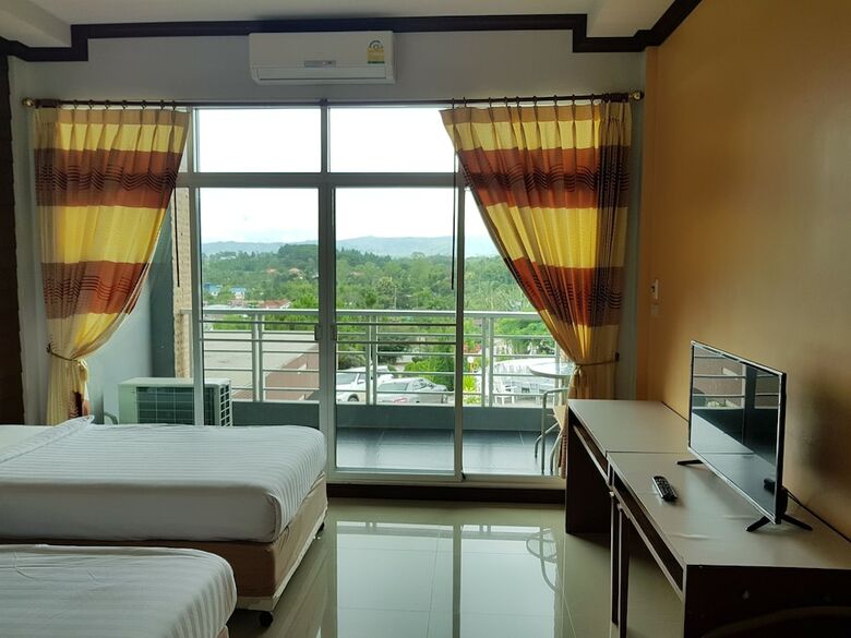 Breeze Hill Hotel