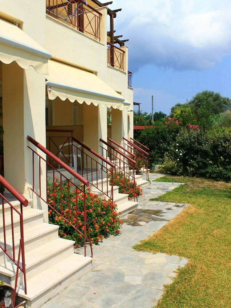 Apartamentos Siviri Rental Houses