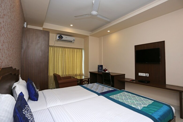 Oyo 9010 Hotel Railview