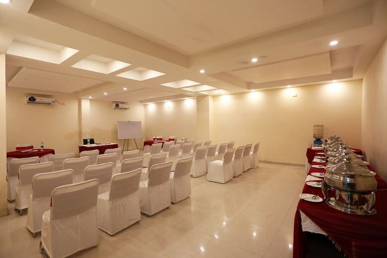 Oyo 9010 Hotel Railview