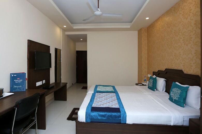 Oyo 9010 Hotel Railview