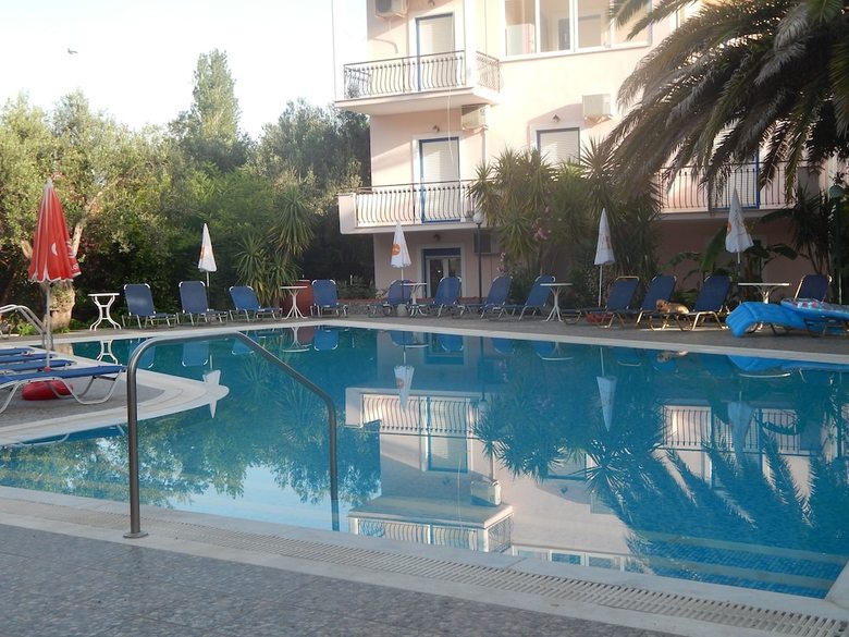 Apartamentos Anaxos Garden
