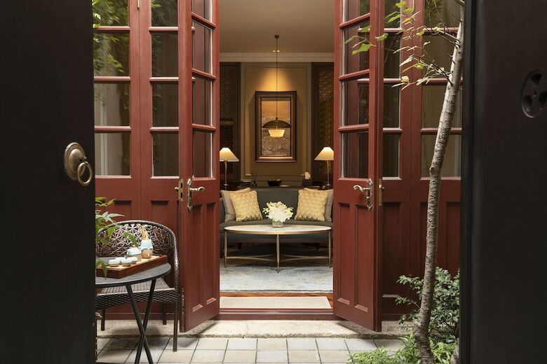 Hotel Capella Shanghai, Jian Ye Li