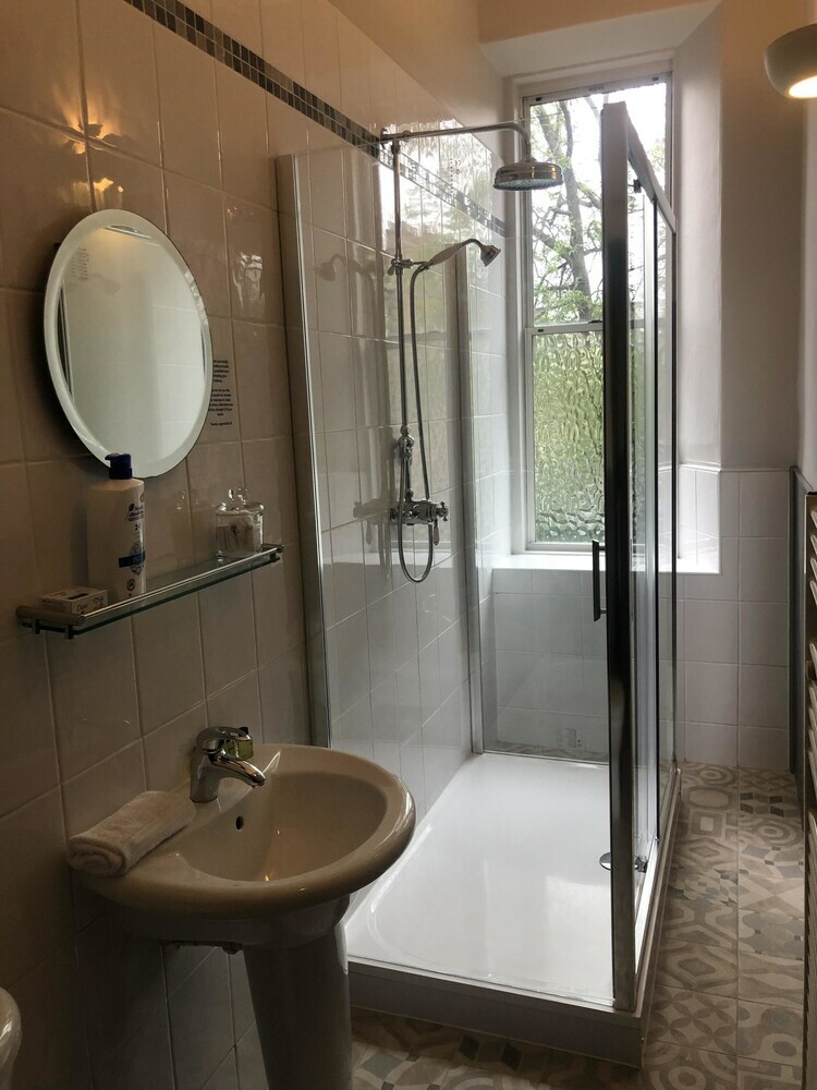 Hillside Street Luxury Apartment