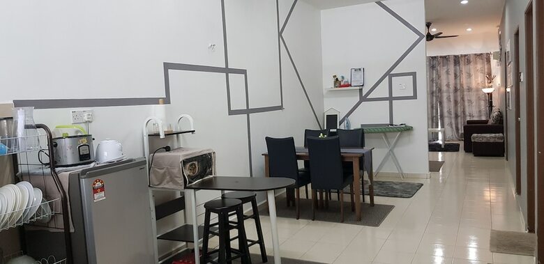 Fahaz Lumut Homestay
