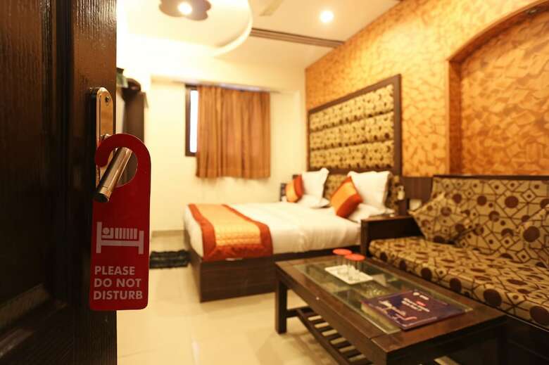 Hotel Oyo 8188 Vardhmaan Inn