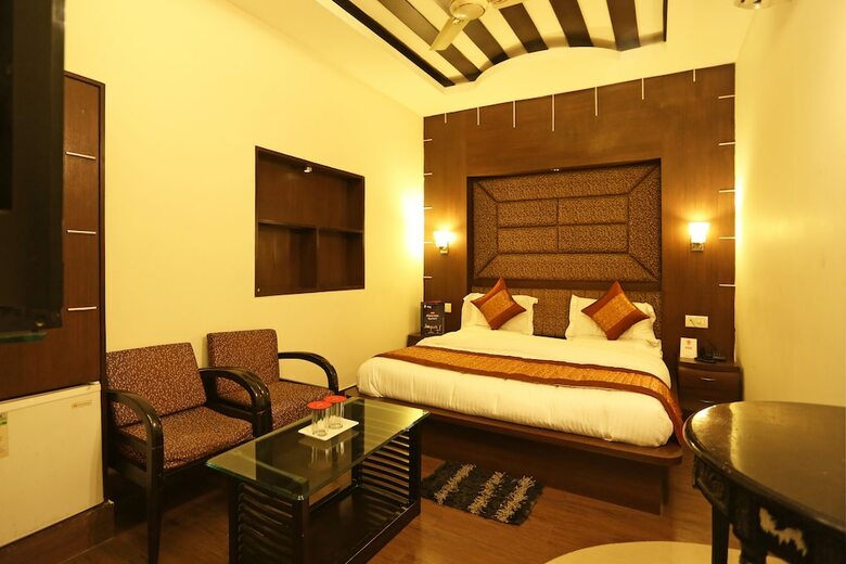 Hotel Oyo 8188 Vardhmaan Inn