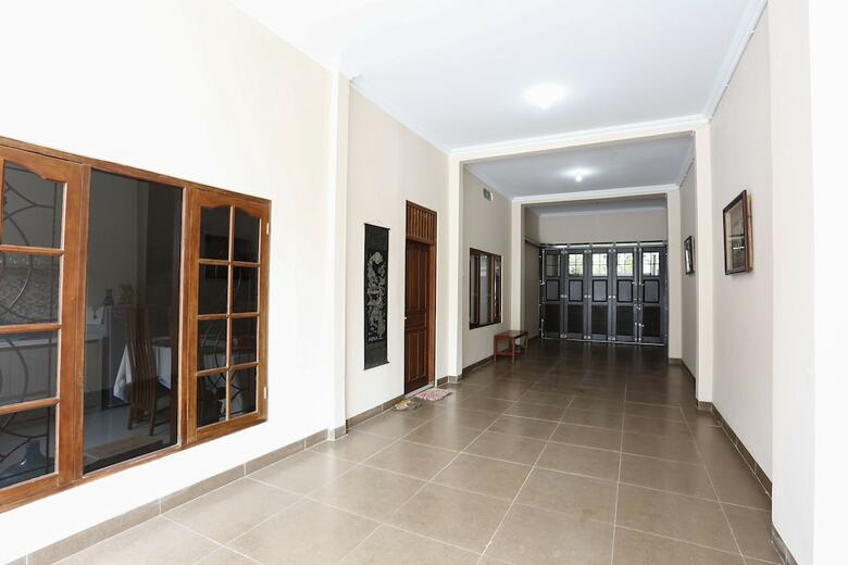 Hotel Reddoorz @ Condong Catur 3