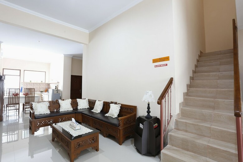 Hotel Reddoorz @ Condong Catur 3