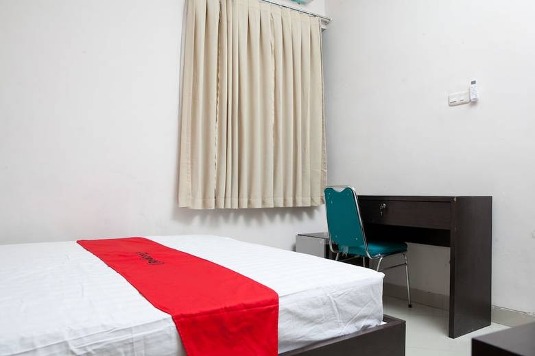 Hotel Reddoorz @ Babakan Jeruk 2