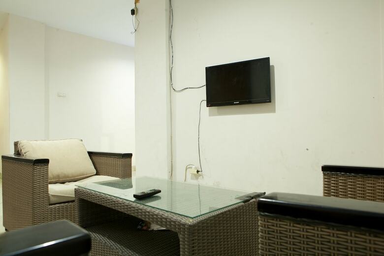 Hotel Reddoorz @ Babakan Jeruk 2