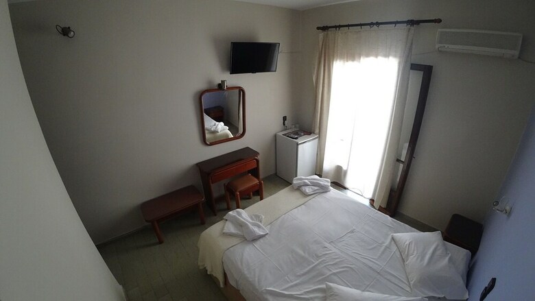 Petania Hotel & Apartments