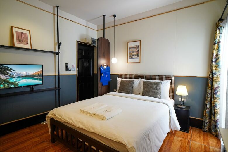 Josh Hotel