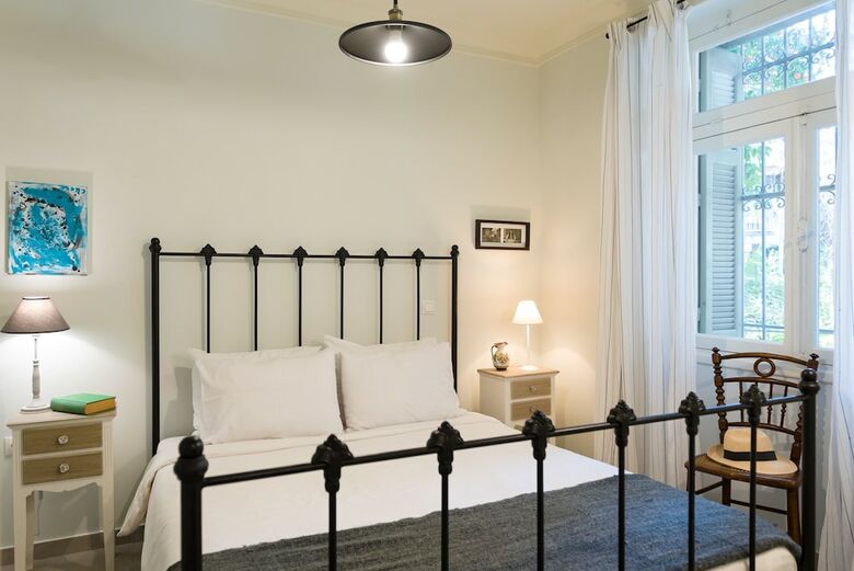 Apartamentos 1930s Athenian House
