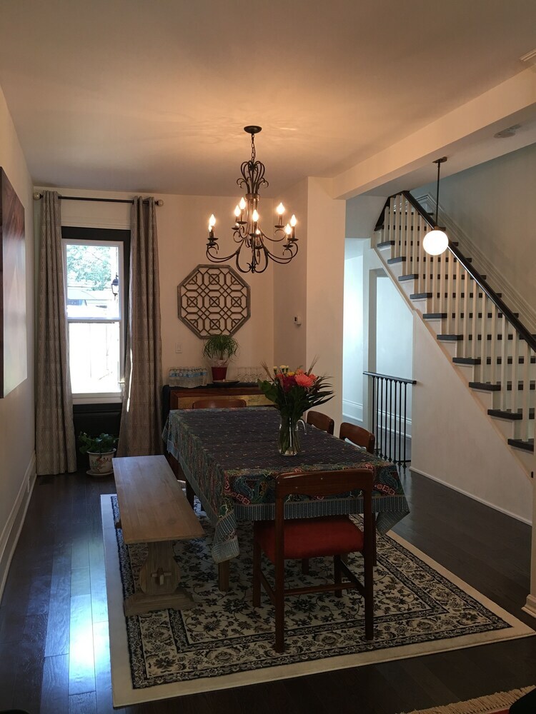 Beautiful 4br Downtown House. Sleeps 10