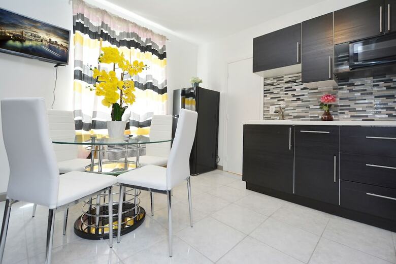 Aparthotel 335 Ocean Walk Apartments