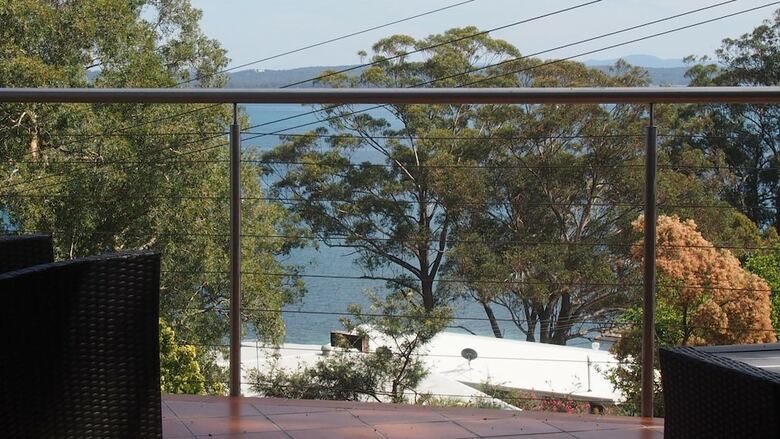 Government Road, 117a 'pollys' View'