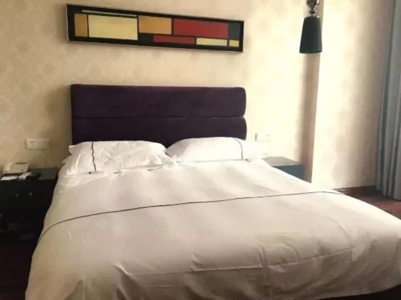 Yiwu Bai Heng Hotel
