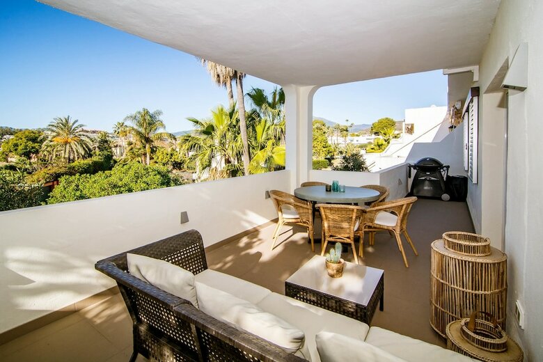 As12 Luxury 3 Bedroom Apartment Roomservice