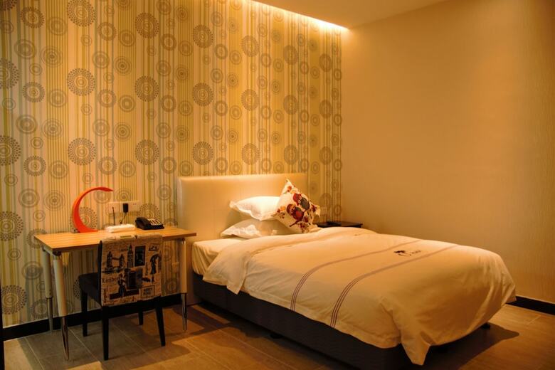 J Hotel